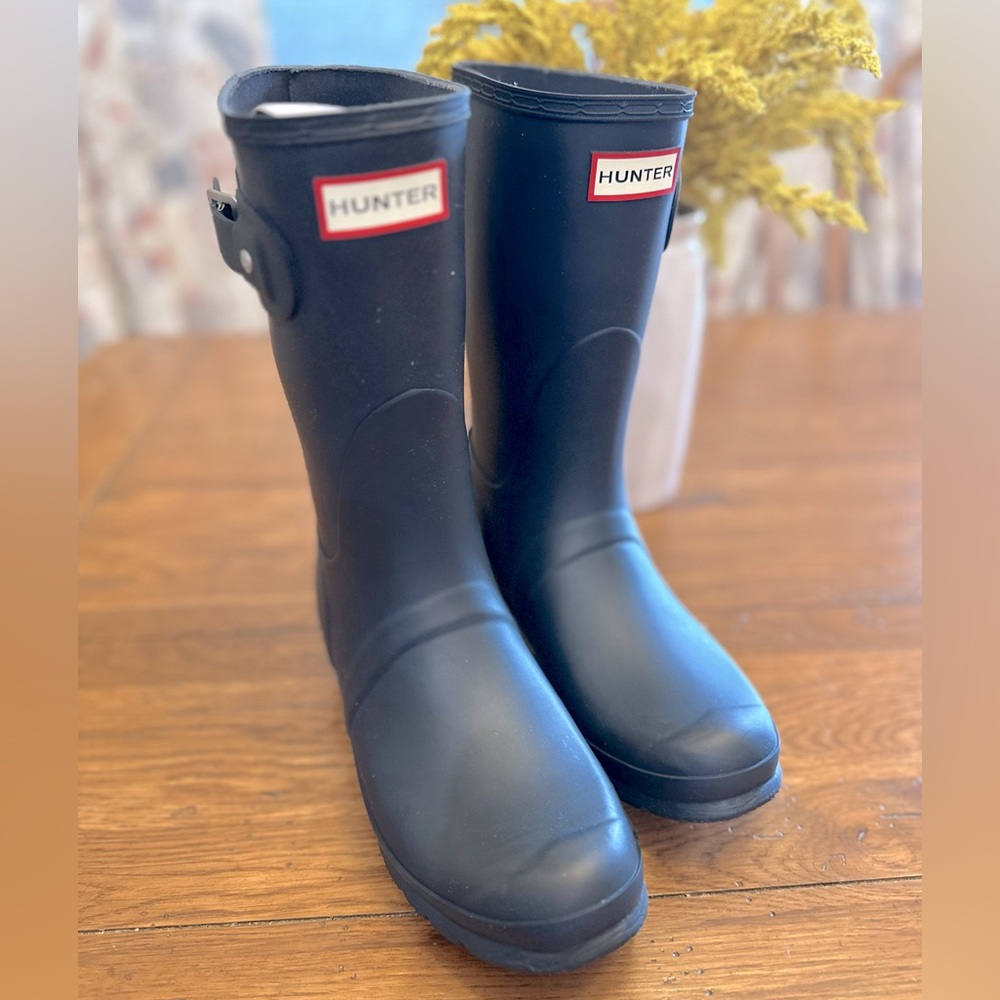 Practically New!  Hunter Original Short Rain Boot